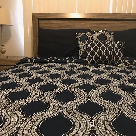1 Bedroom / 1 Bath . Private Apt. Free Wifi, Interent & Parking Sinajana Eksteriør billede